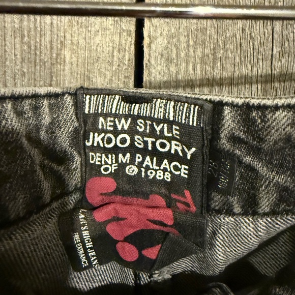 Gray Distressed Women's Shorts with Embroidered Patches - Picture 7 of 13